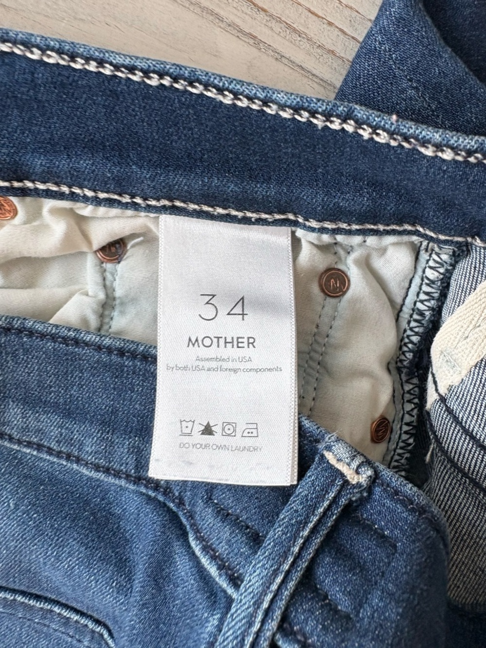 MOTHER The Insider Crop Frayed Tounge and Chic Dark Denim Jeans Size 34 - Picture 7 of 9